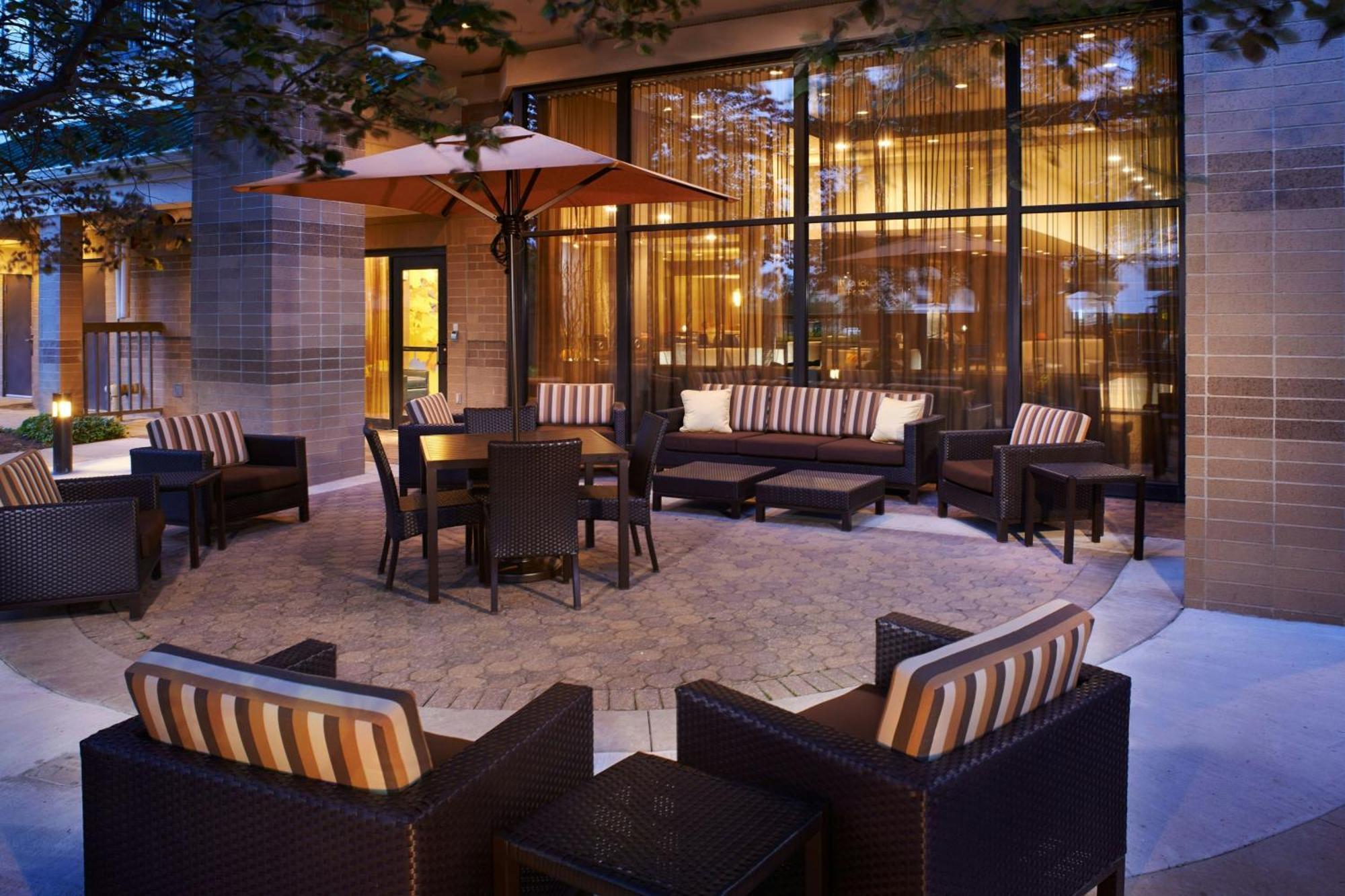 Courtyard Kansas City Overland Park / Convention Center Exterior photo